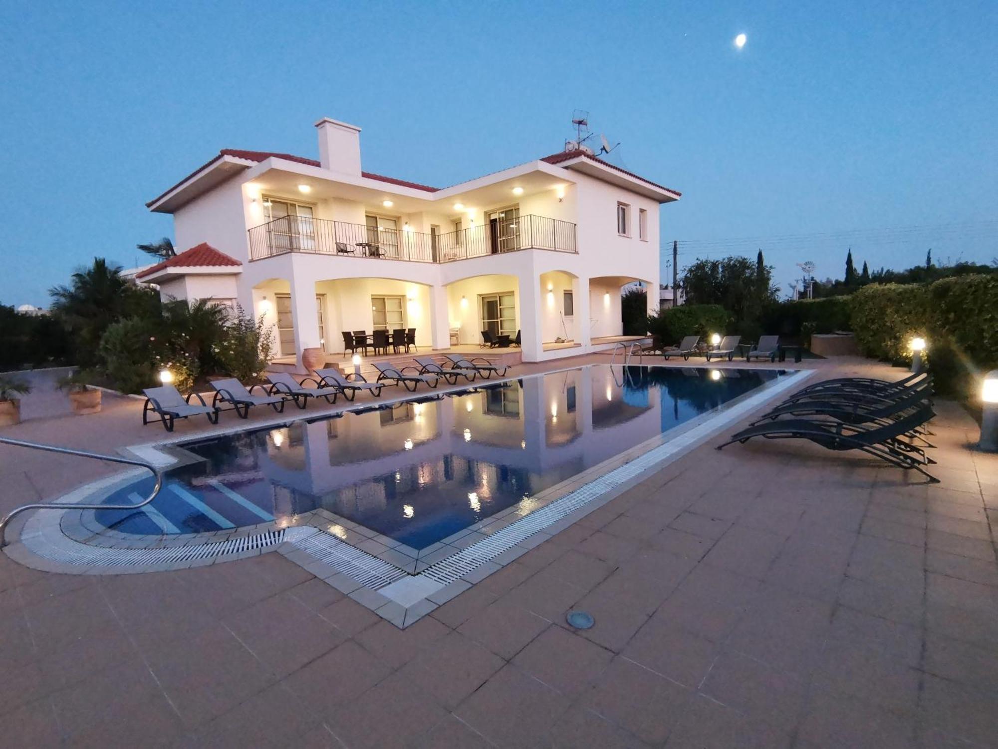 Orchard Blossom Private Villa With Pool Phrenaros ภายนอก รูปภาพ