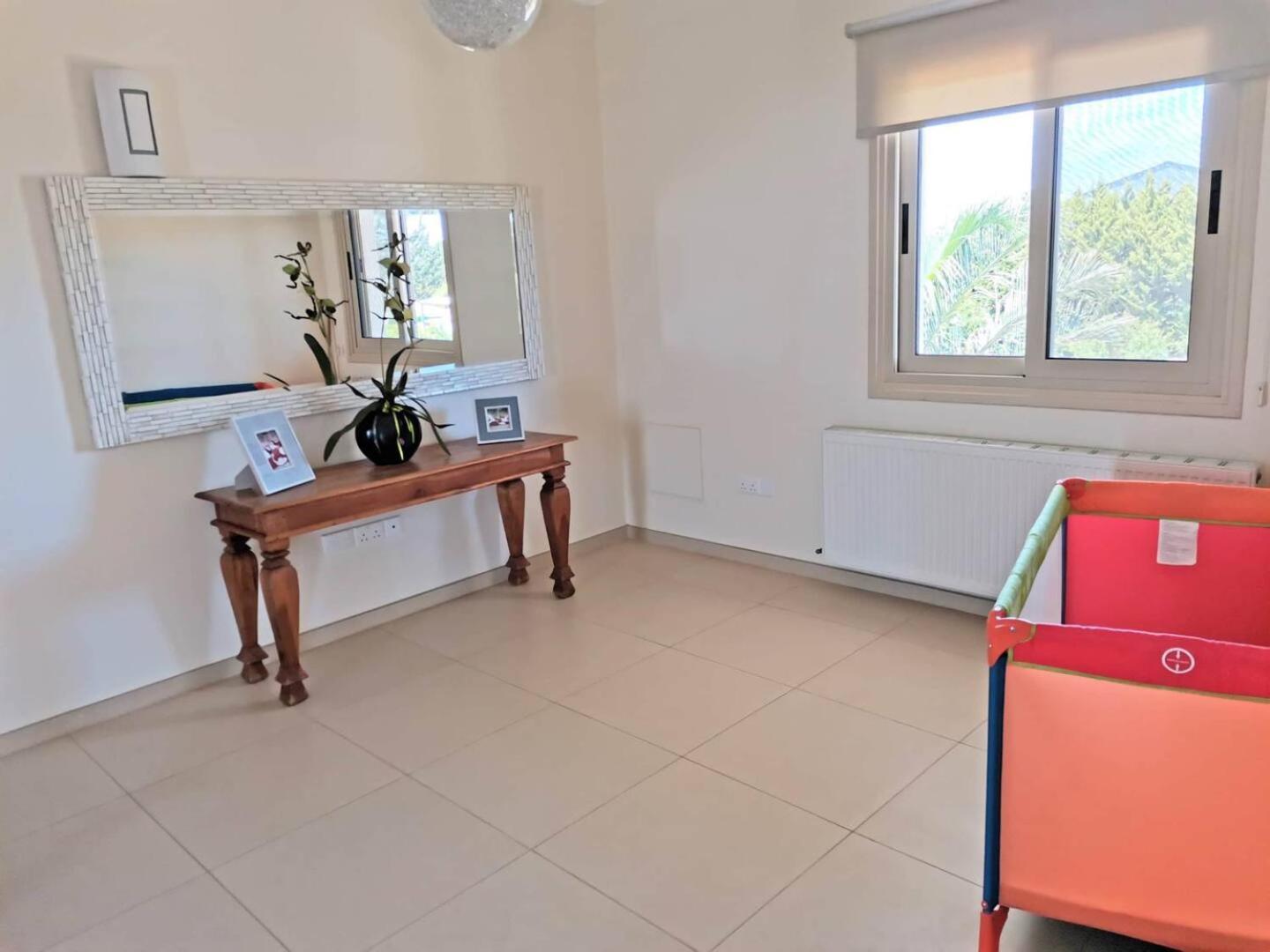 Orchard Blossom Private Villa With Pool Phrenaros ภายนอก รูปภาพ