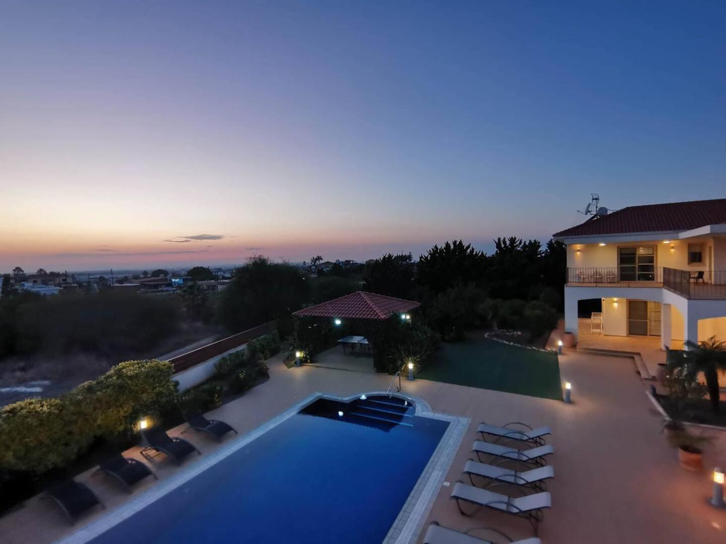 Orchard Blossom Private Villa With Pool Phrenaros ภายนอก รูปภาพ