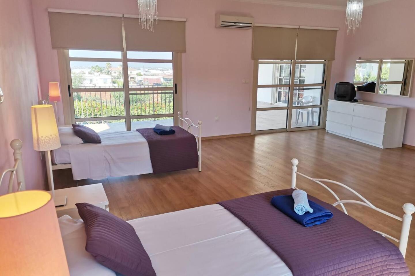 Orchard Blossom Private Villa With Pool Phrenaros ภายนอก รูปภาพ
