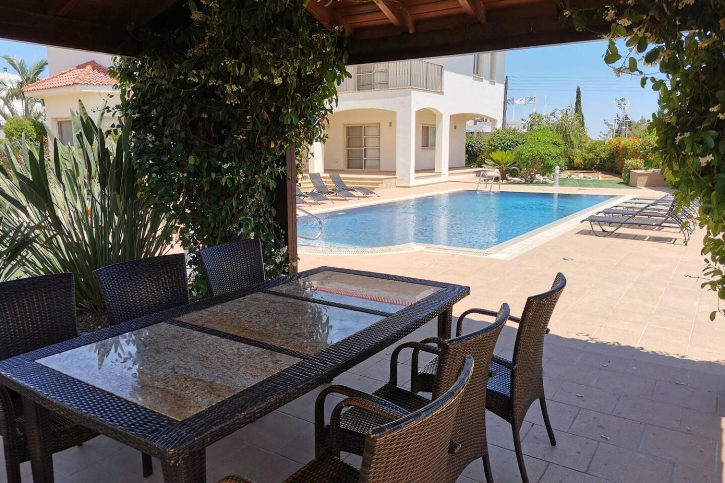 Orchard Blossom Private Villa With Pool Phrenaros ภายนอก รูปภาพ